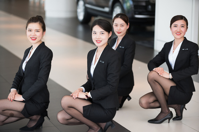 禮儀訓練，為何要“咬吸管、頭頂書”？